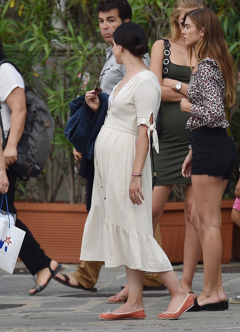 Поклонники поздравляют Лану дель Рей с беременностью