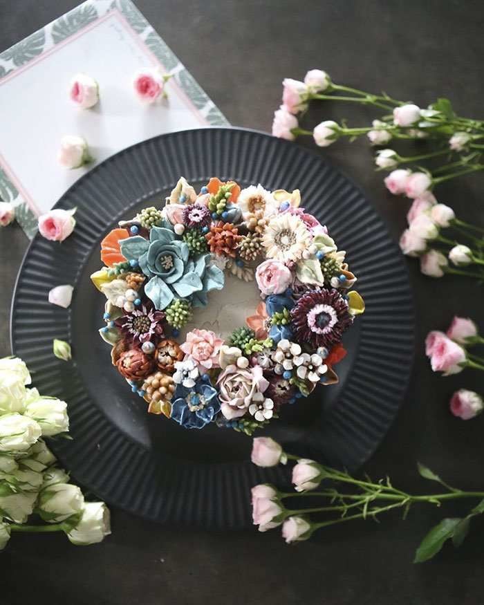 Кондитер создает удивительные торты с уникальными живыми цветами. ФОТО
