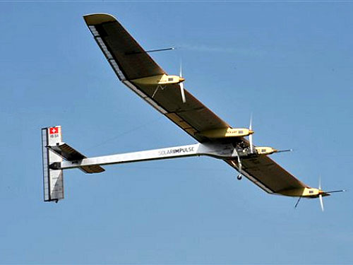 В первый в мире межконтинентальный перелёт отправился самолёт на солнечных батарейках