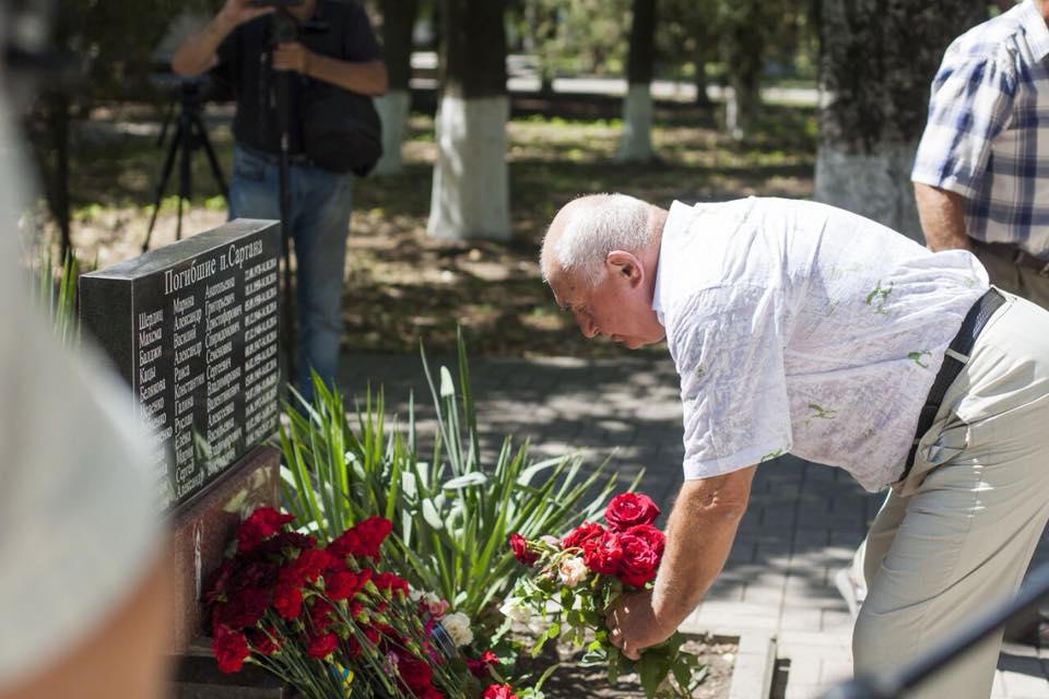 В Сартане почтили память погибших местных жителей, - ФОТО