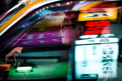 Фотограф показал, как живется таксистам в Токио. Фото	