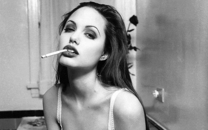 Богиня XXI века: 17 фото, объясняющих, почему миллионы женщин хотят быть как Анджелина Джоли