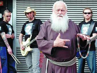 Дьявол вынудил итальянского монаха-металлиста покинуть шоу-бизнес