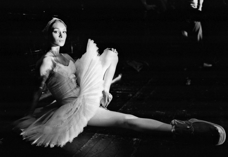 Российский фотограф из Лондона показал, чем занимается балетная труппа Большого театра за кулисами