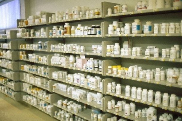 Аптекам могут запретить продавать лекарства детям