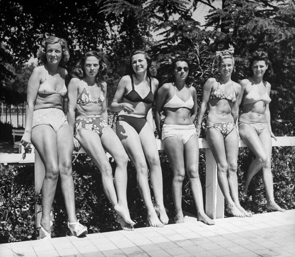 72 года назад появился самый маленький купальник в мире — бикини