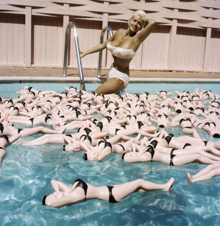 72 года назад появился самый маленький купальник в мире — бикини