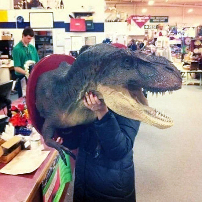 Голова динозавра.