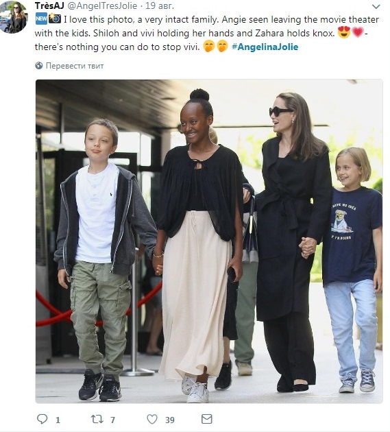Сильно похудевшая Анджелина Джоли сходила в кино с детьми