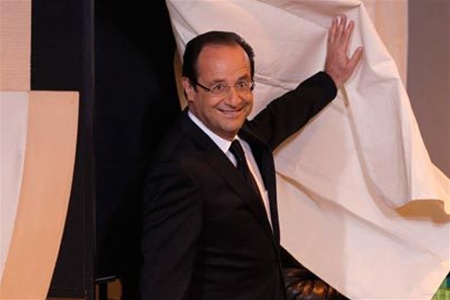 Олланд отменил пенсионную реформу Саркози