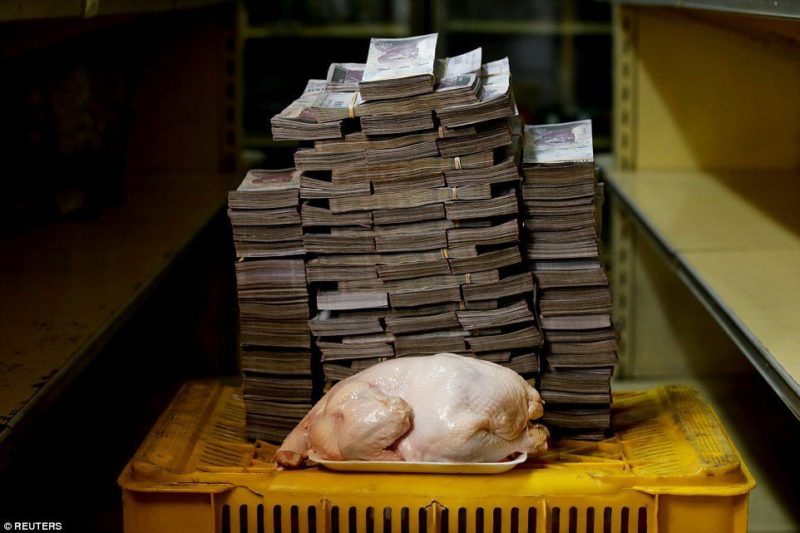 Курица за мешок с деньгами: заоблачные цены в Венесуэле