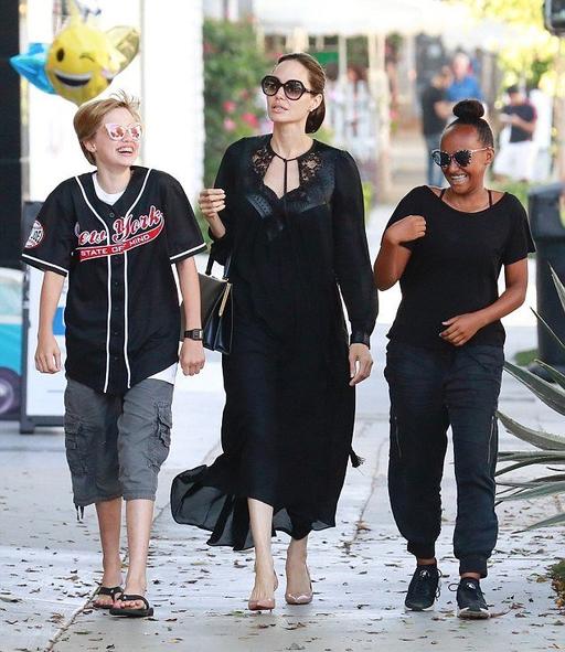 Анджелина Джоли поразила фанатов внешним видом во время шопинга