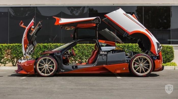 Эксклюзивный Pagani Huayra с пробегом восемь километров