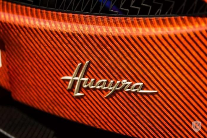 Эксклюзивный Pagani Huayra с пробегом восемь километров
