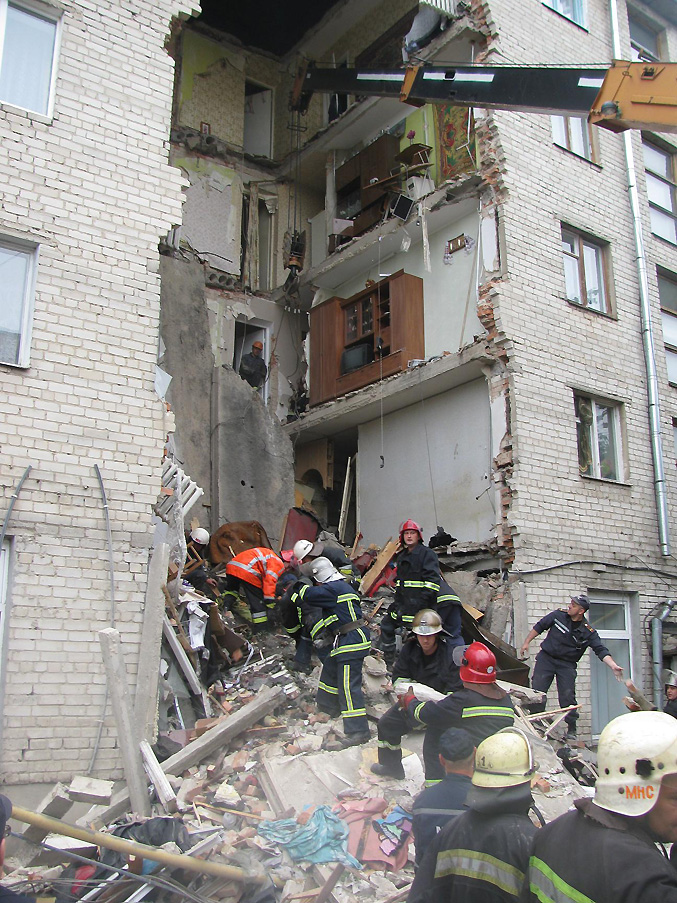 Жильцы рухнувшего в Луцке дома грозят бунтом