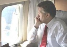 Самолет Виктора Ющенко не смог вылететь из ОАЭ