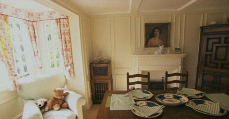 В детстве у Елизаветы II был потрясающий миниатюрный дом