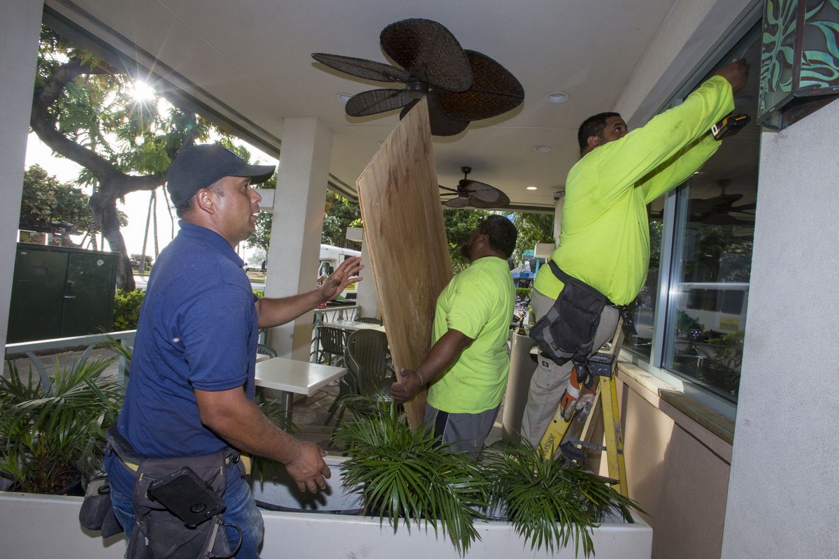 Гавайи готовятся к тропическому шторму Лейн