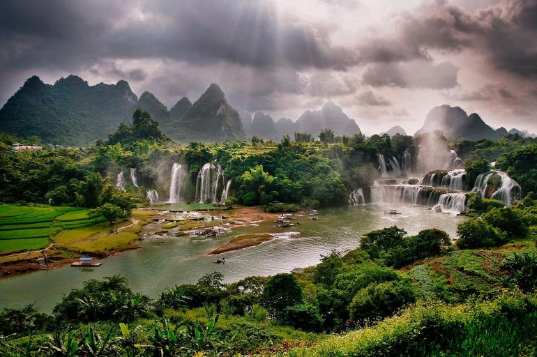Водопад Дэтянь — азиатское чудо природы