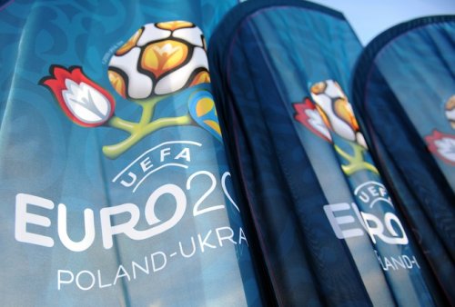 УЕФА разберется, почему английские фаны в Киеве выбегали на поле