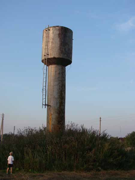 В Беларуси охотники за металлом украли водонапорную башню
