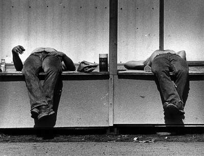Фотограф нашел необычный способ показать будни американцев.  Фото	