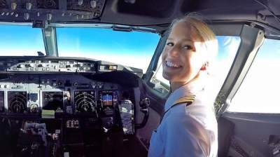 Сеть в восторге от очаровательной девушки-пилота из Швеции. Фото