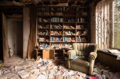 Фотограф показал заброшенные дома в Европе. Фото