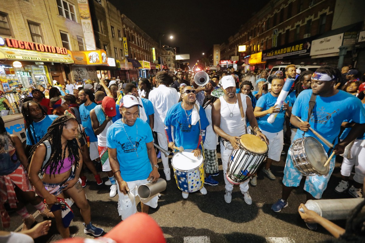 Ежегодный карнавал J'Ouvert Festival в Бруклине