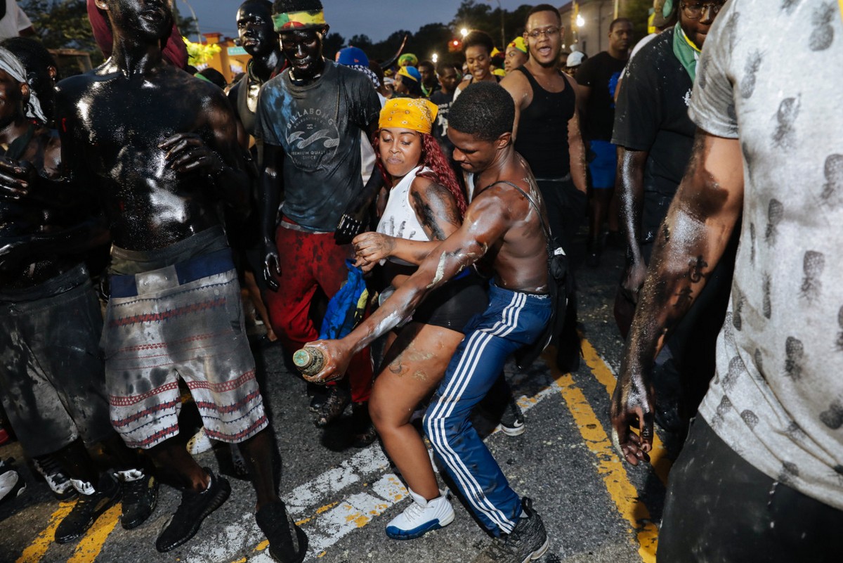 Ежегодный карнавал J'Ouvert Festival в Бруклине