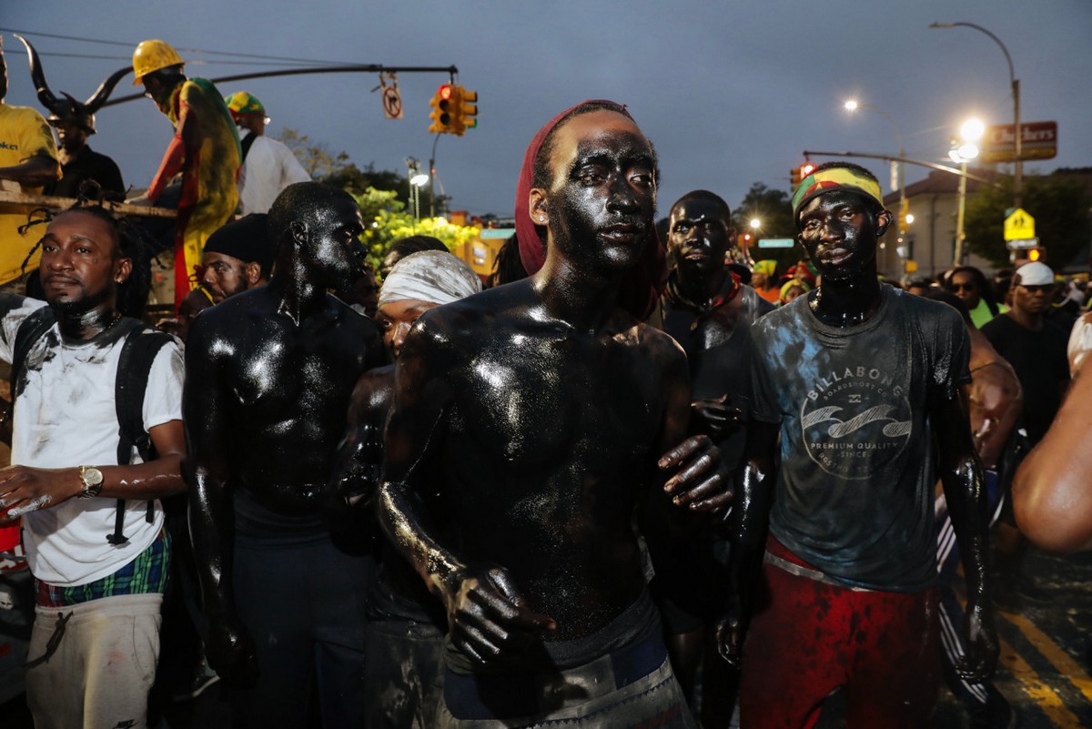 Ежегодный карнавал J'Ouvert Festival в Бруклине