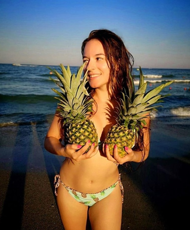 Ананасовая грудь - новый тренд в Instagram