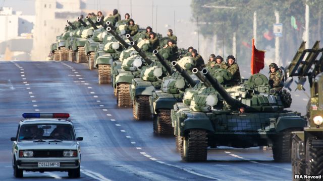 Беларусь празднует официальный День независимости - танками и арестами
