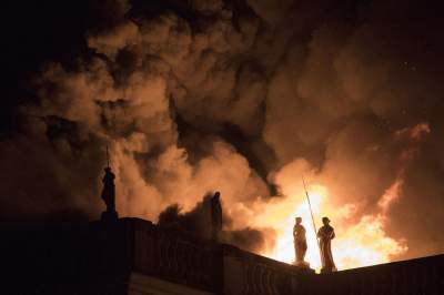 Фотограф показал крупнейший музейный пожар. Фото