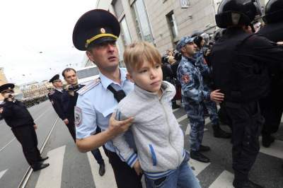 «Особо опасен»: соцсети высмеяли задержание ребенка в Санкт-Петербурге