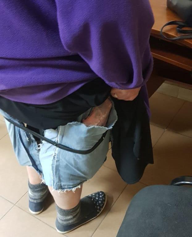 56-летняя украинка по пути из России засунула под юбку 49 айфонов. ФОТО