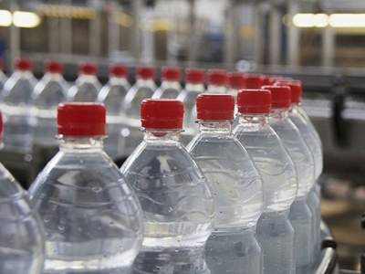 Названа новая опасность пластиковых бутылок