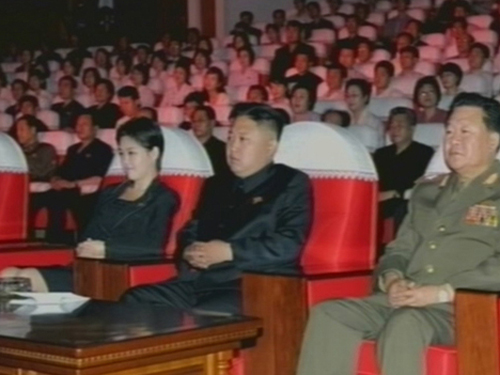 Лидер КНДР замечен в компании неизвестной женщины на концерте в Пхеньяне