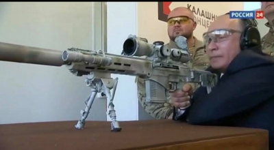 «Мачо с мега-пушкой»: Путин насмешил фото с винтовкой