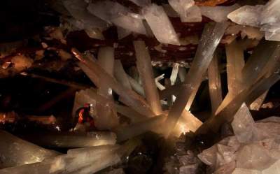 "Инопланетные" пейзажи пещеры кристаллов. Фото