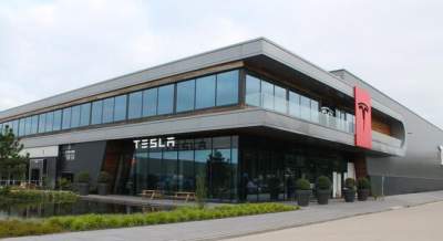 Виртуальная прогулка по первому в Европе заводу Tesla. Фото