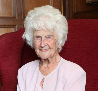 112-летняя британка поделилась нестандартным секретом долголетия. Фото
