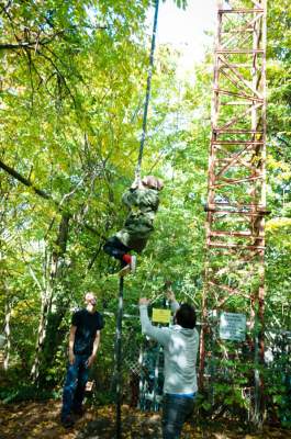Итальянец своими силами соорудил лесной парк аттракционов	