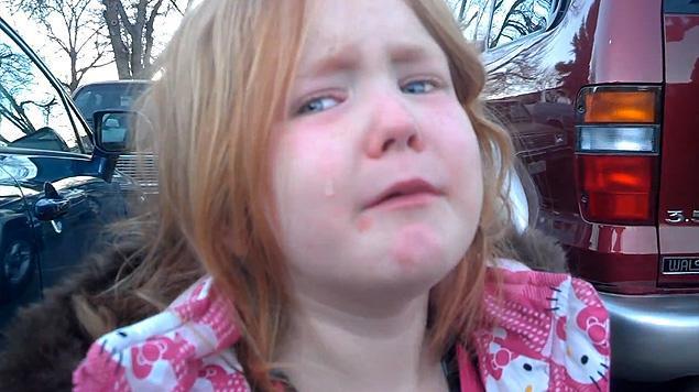 7-летняя девочка истерикой получила голливудский бюст. ФОТО