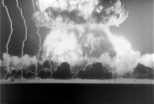 Опубликовано уникальное видео ядерного взрыва без монтажа, с "правильным" звучанием