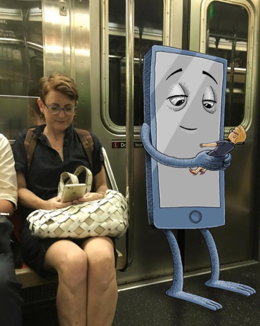 Забавные монстры с незнакомцами в метро