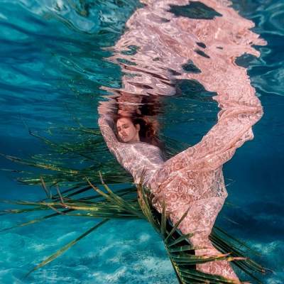 Фотограф создает невероятные портреты под водой. Фото