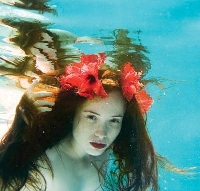 Фотограф создает невероятные портреты под водой. Фото
