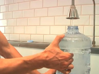 В нью-йоркском магазине начали продавать воду из-под крана