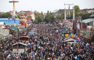 Колоритные снимки самого большого фестиваля в мире. Фото